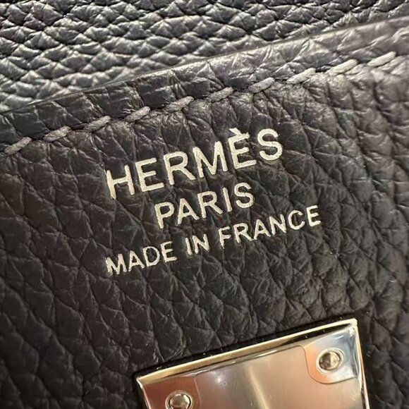 Classic Hermes Bag: A Stylish and Versatile Choice for Elegance - Picture 5 of 6